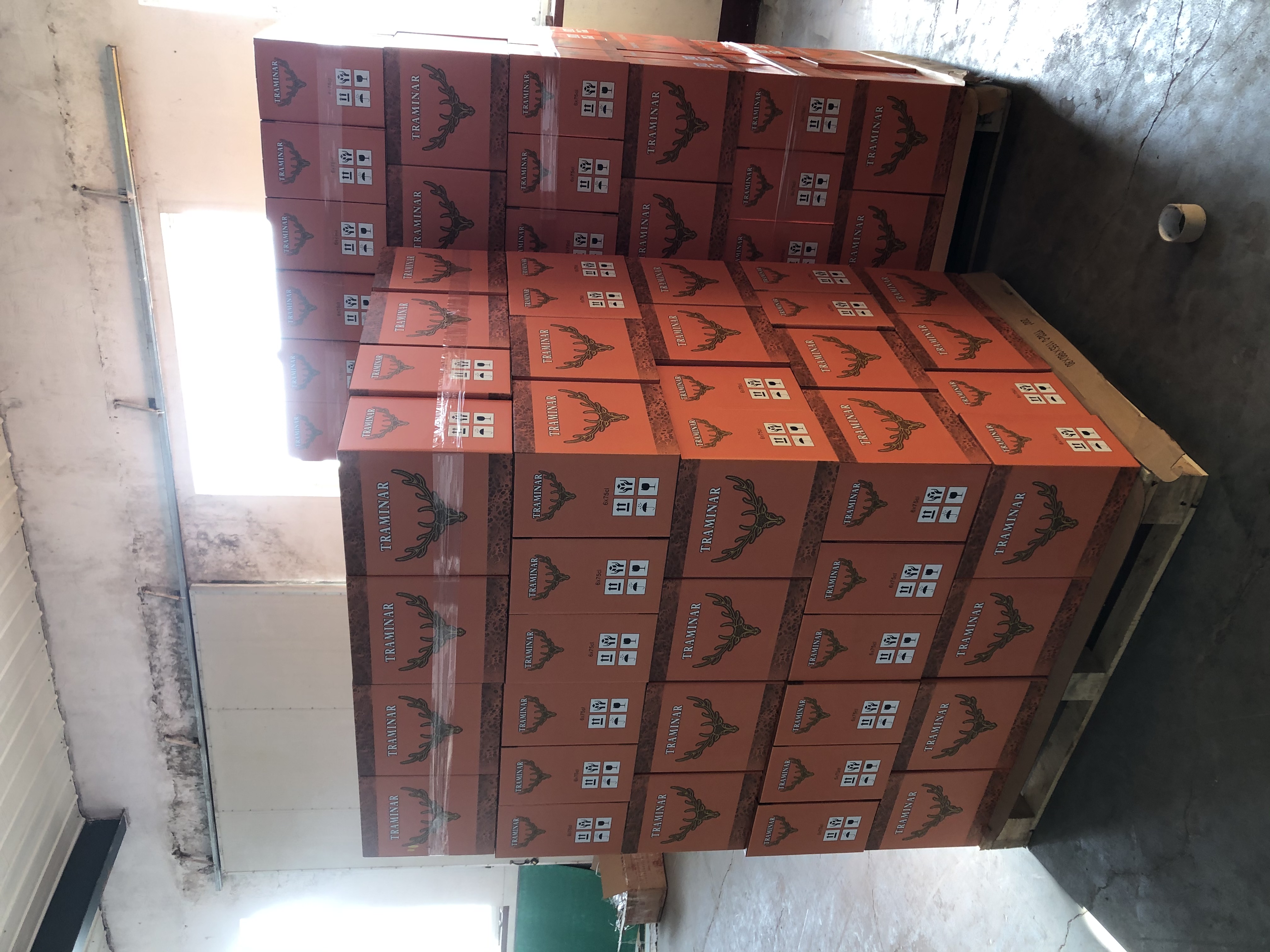 山東煙臺(tái)保稅區(qū)葡萄酒廠家