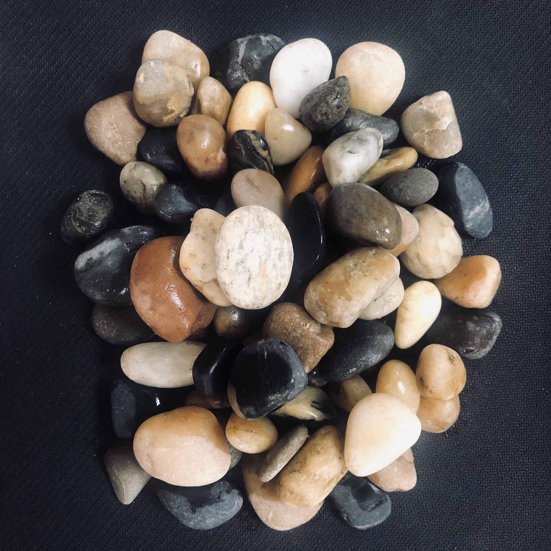 鵝卵石濾料一手供應(yīng)商，湖北鵝卵石生產(chǎn)廠家，自產(chǎn)自銷鵝卵石濾料