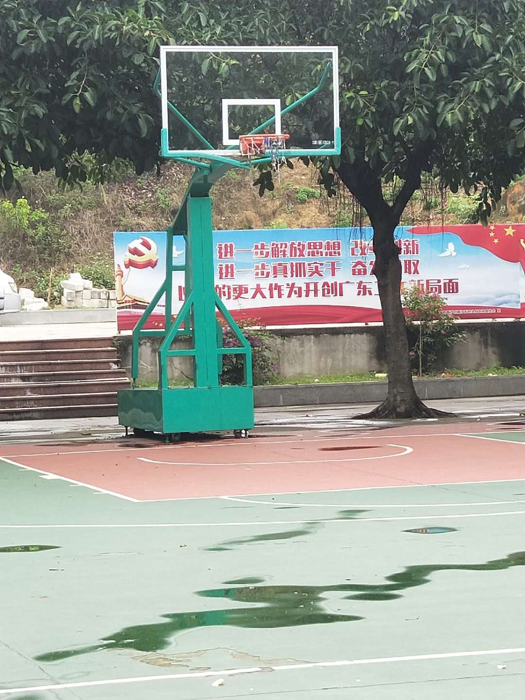 供應(yīng)固定式籃球架批發(fā)/固定籃球架廠家/批發(fā)籃球架