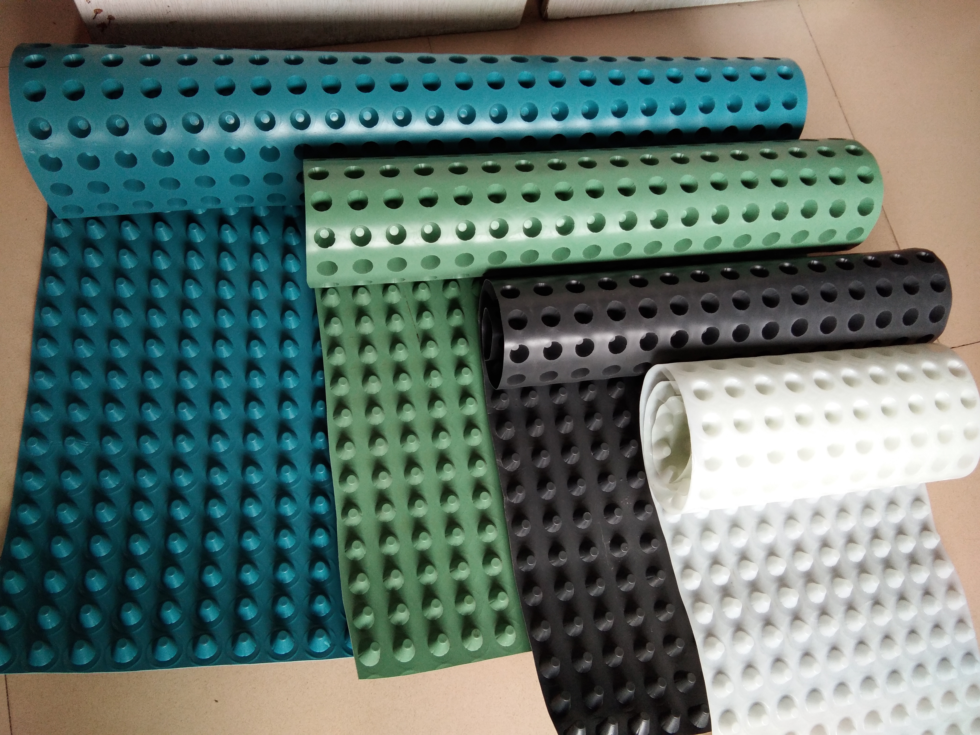 廣州市排水板生產(chǎn)廠家塑膠車庫(kù)頂板塑膠疏水板 土工布廠家 哪里有凹凸排水板 虹吸式排水板 廣州市排水板生產(chǎn)廠家