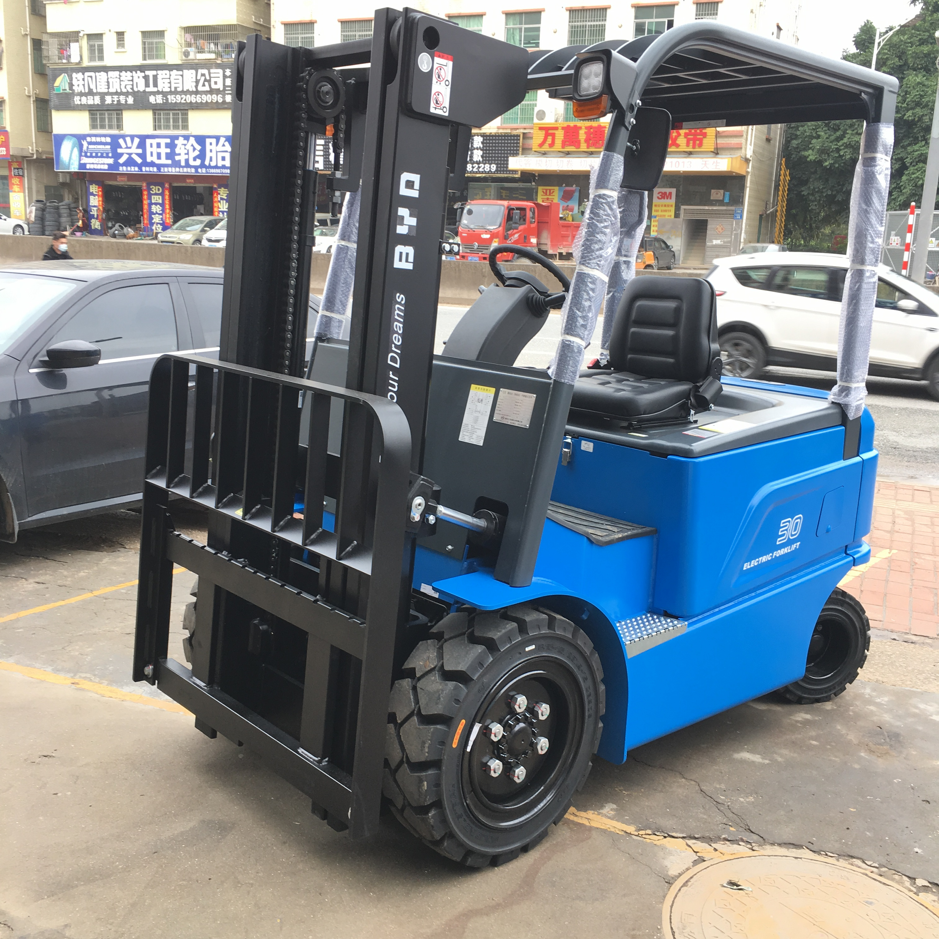 新能源平衡重式叉車@BYD比亞迪鋰電池CPD20平衡重式叉車出租價格