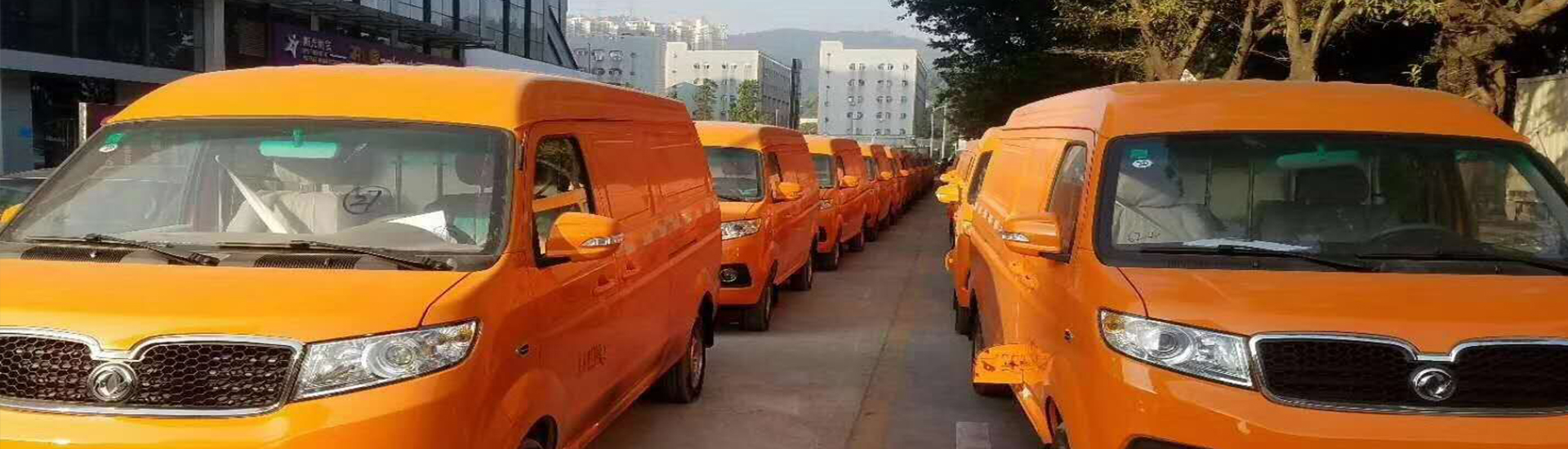 電動?xùn)|風(fēng)面包車出租廣州車牌