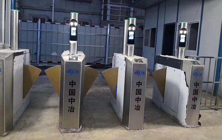 小區(qū)廣告門禁系統(tǒng)刷卡指紋人臉識別人行通道閘電動廣告門