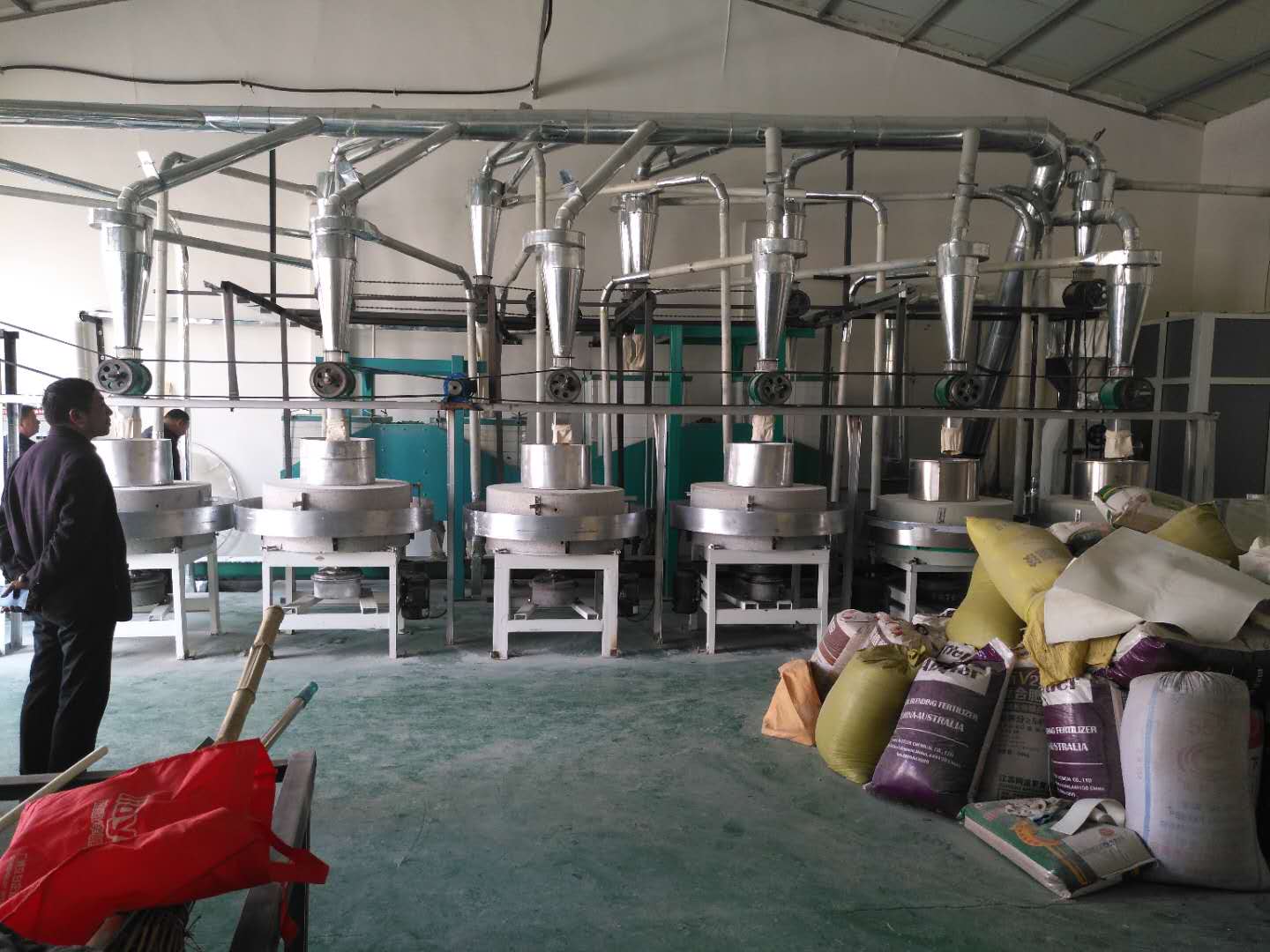 石磨面粉加工設(shè)備制造 石磨面粉加工設(shè)備報(bào)價(jià) 石磨面粉加工設(shè)備供應(yīng)商