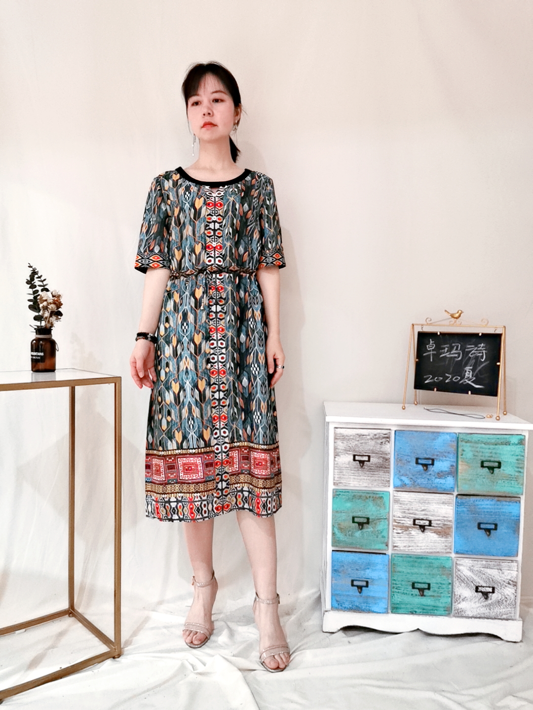 武漢大碼女裝品牌柏芙瀾2020年夏季庫存尾貨連衣裙批發(fā)進(jìn)貨