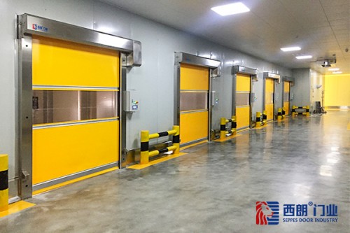 戶外車庫電動(dòng)提升門