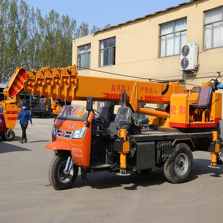 農(nóng)用三輪車(chē)隨車(chē)吊廠家直銷(xiāo) 家用三輪車(chē)加裝起重機(jī) 農(nóng)村*三輪吊