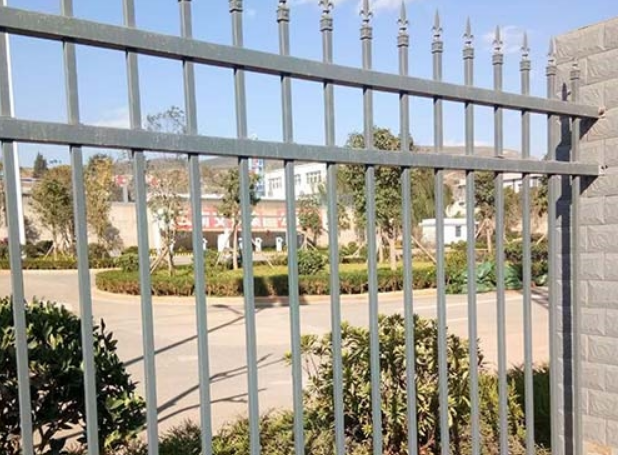 小區(qū)鋅鋼護欄價格  小區(qū)鋅鋼護欄廠家  小區(qū)鋅鋼護欄供應