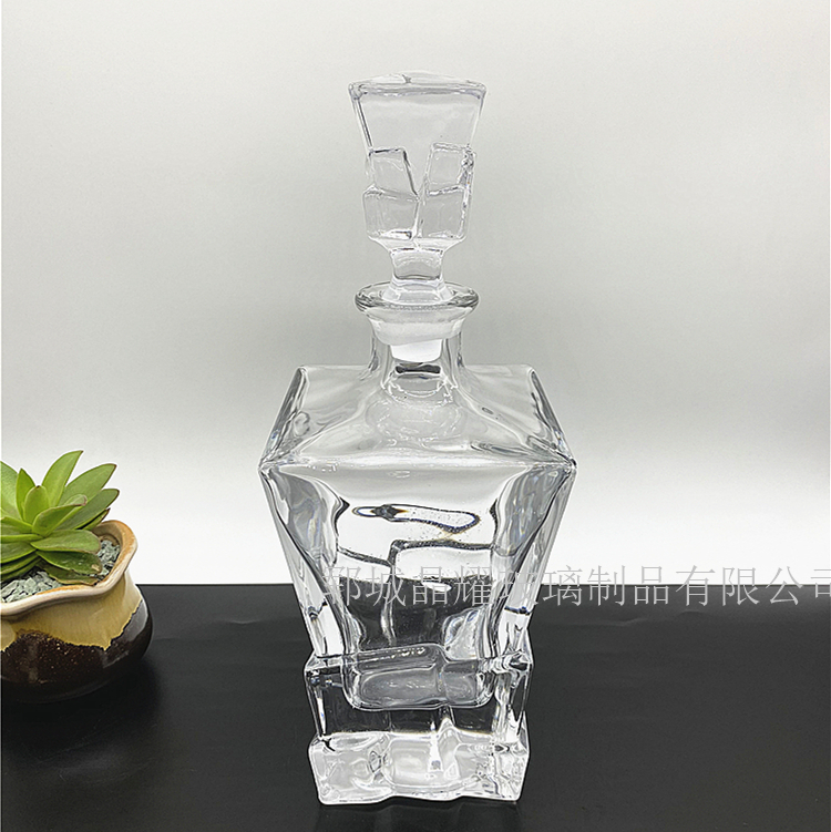 洋酒瓶700ml   *洋酒瓶定做廠家  洋酒瓶的價格  洋酒瓶生產(chǎn)廠家  洋酒瓶批發(fā)  洋酒瓶廠家 山東酒瓶生產(chǎn)廠家