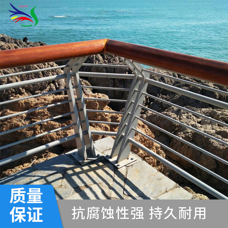304復(fù)合管道路隔離護(hù)欄廠家直銷、價(jià)格、供應(yīng)商【聊城市亮潔不銹鋼制品有限公司 】