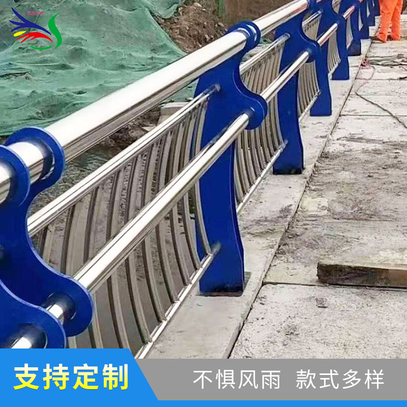 304復(fù)合管道路隔離護(hù)欄廠家直銷、價(jià)格、供應(yīng)商【聊城市亮潔不銹鋼制品有限公司 】