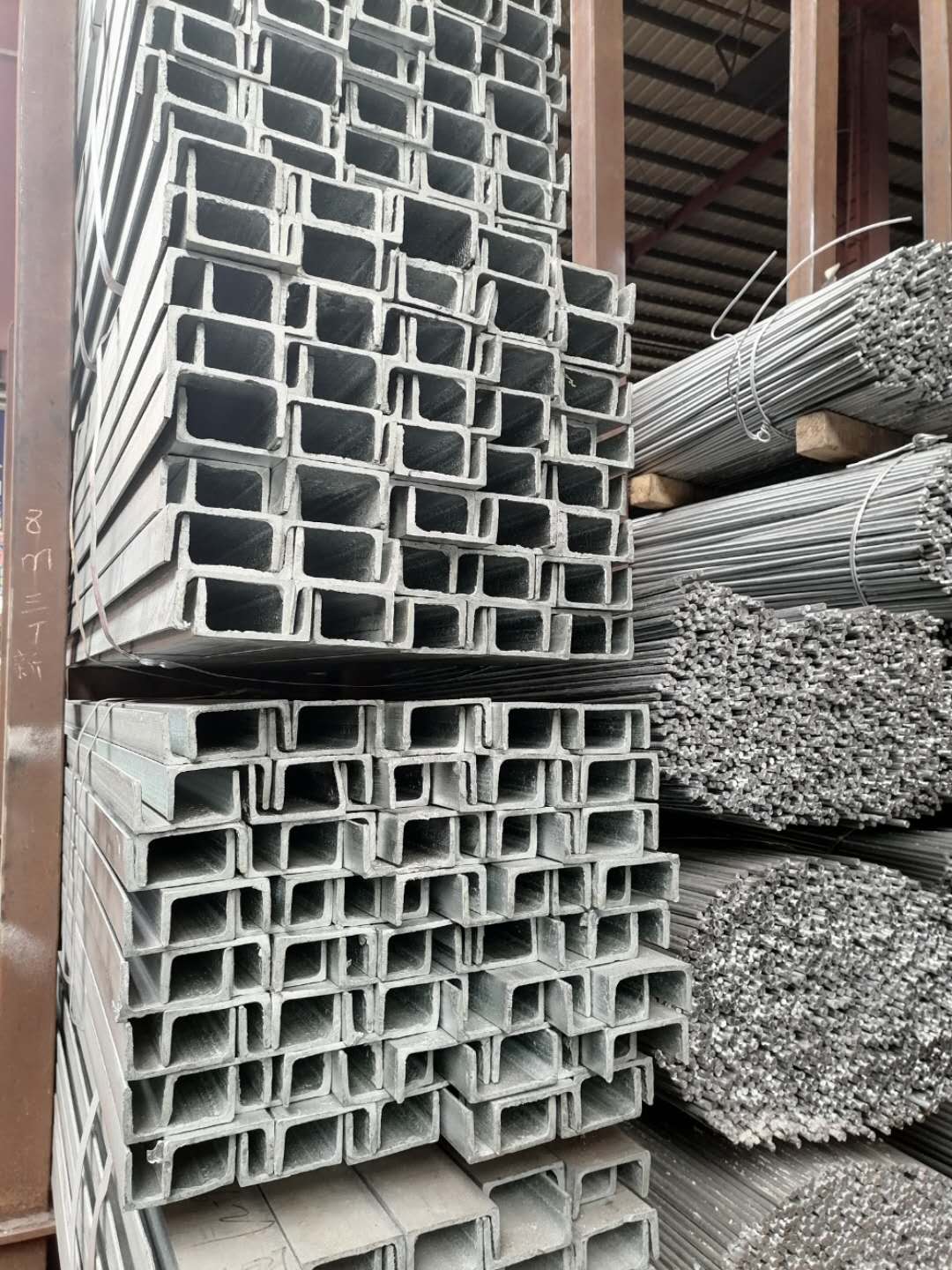 ?？谑绣冧\槽鋼生產(chǎn)廠商 哪家價(jià)格便宜 多少錢一噸