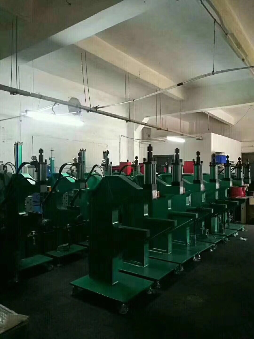 廣西鉚釘機(jī)廠家直銷(xiāo)、價(jià)格、現(xiàn)貨 【深圳市寶安區(qū)福永盛沖機(jī)床設(shè)備經(jīng)銷(xiāo)部】