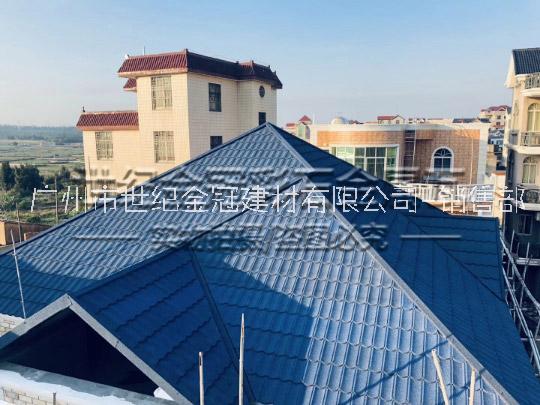 金冠建材圓弧彩石金屬瓦 防水別墅鋼板瓦 屋頂面鋼板瓦  彩石瓦廠家金屬彩石瓦圓弧瓦款式新穎安裝便捷國內(nèi)外流行瓦片