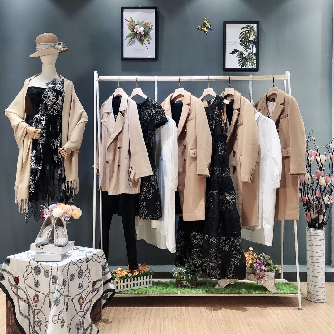 一二線女裝貨源分份  艾托澳中高端女裝 品牌服裝尾貨批發(fā)市場(chǎng)