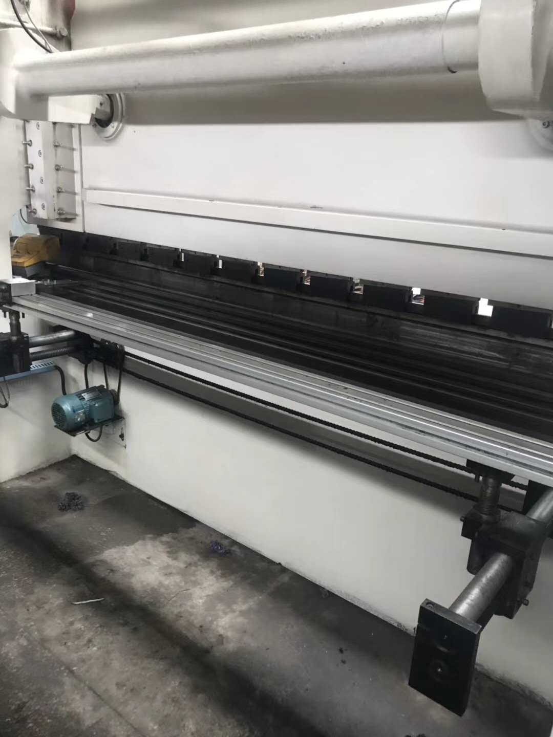 二手折彎?rùn)C(jī)九成新160T/3200朗頓機(jī)床廠家直銷