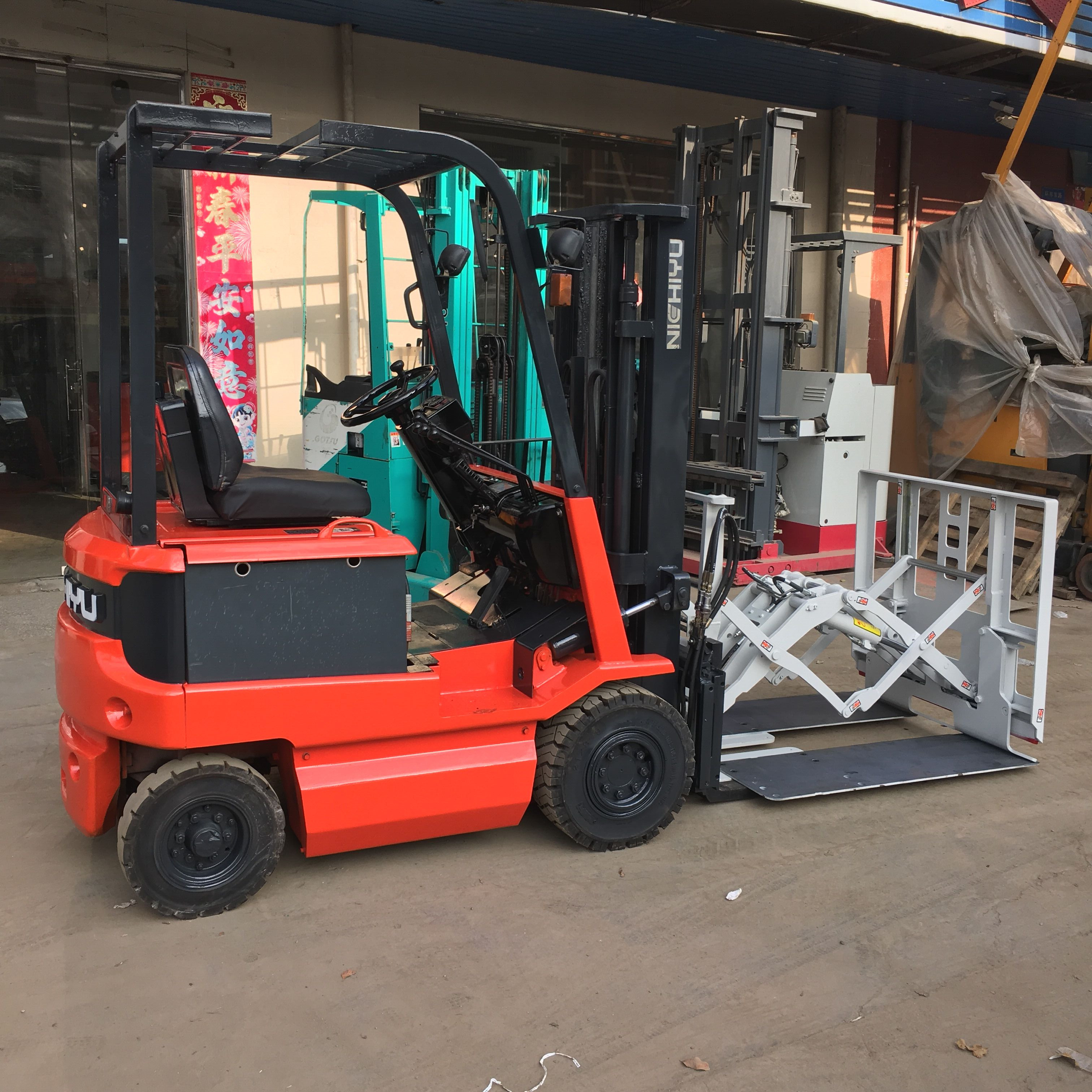 二手進(jìn)口2噸NICHIYU電動叉車配推拉器滑托盤叉車
