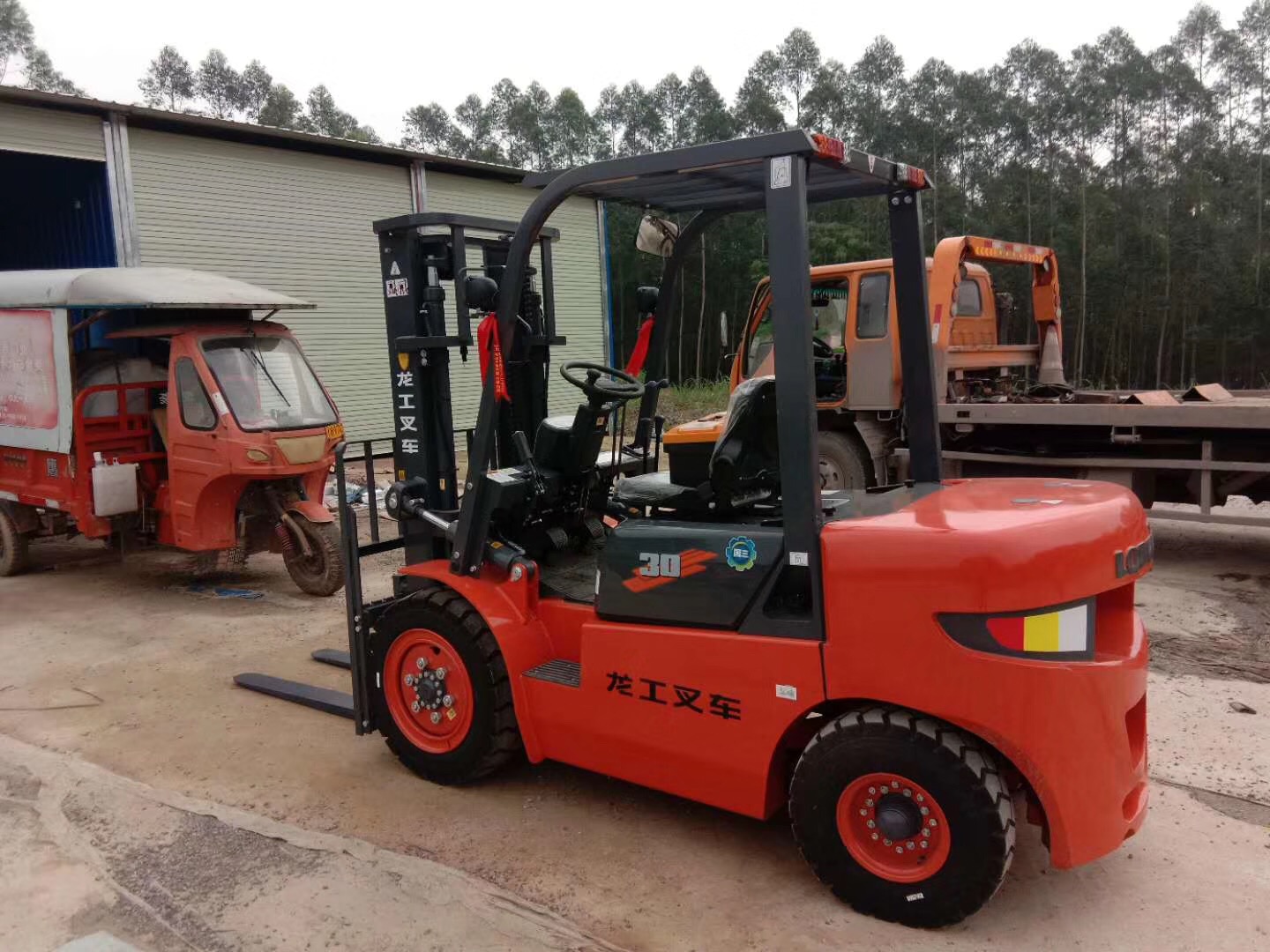 3噸內(nèi)燃平衡重式叉車 三噸內(nèi)燃平衡重式叉車 3噸內(nèi)燃平衡重式叉車