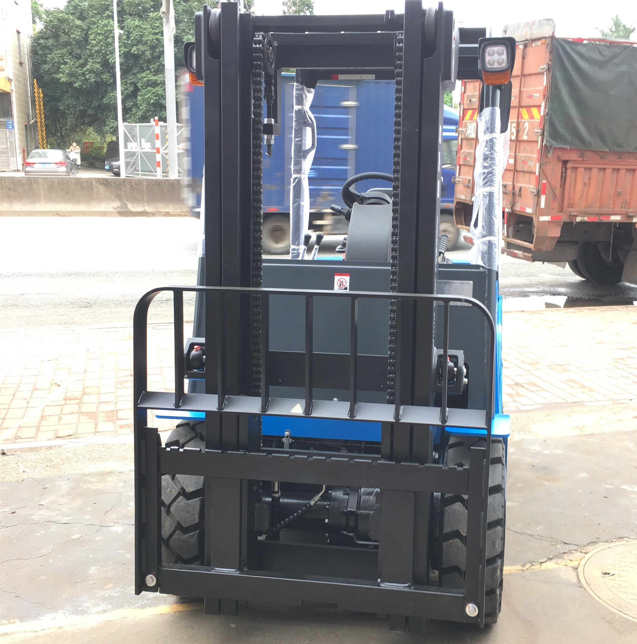 比亞迪免維護(hù)鋰電池電動(dòng)叉車