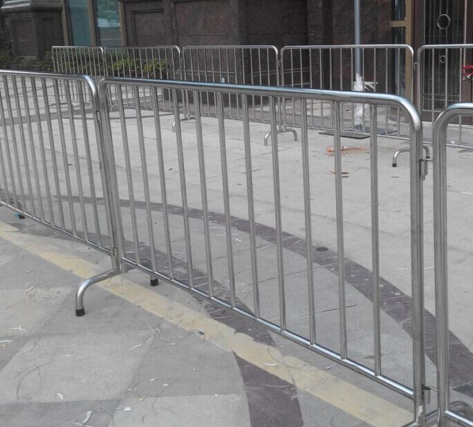 廣州地區(qū)隔離欄鐵馬出租圍擋水馬出租防暴欄出租 鐵馬出租，防暴欄出租，水馬出租