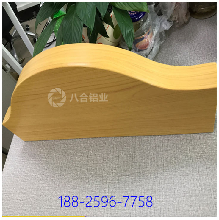 佛山吊頂拉彎方管廠家直銷_吊頂拉彎方管批發(fā)_廣東八合鋁業(yè)供應