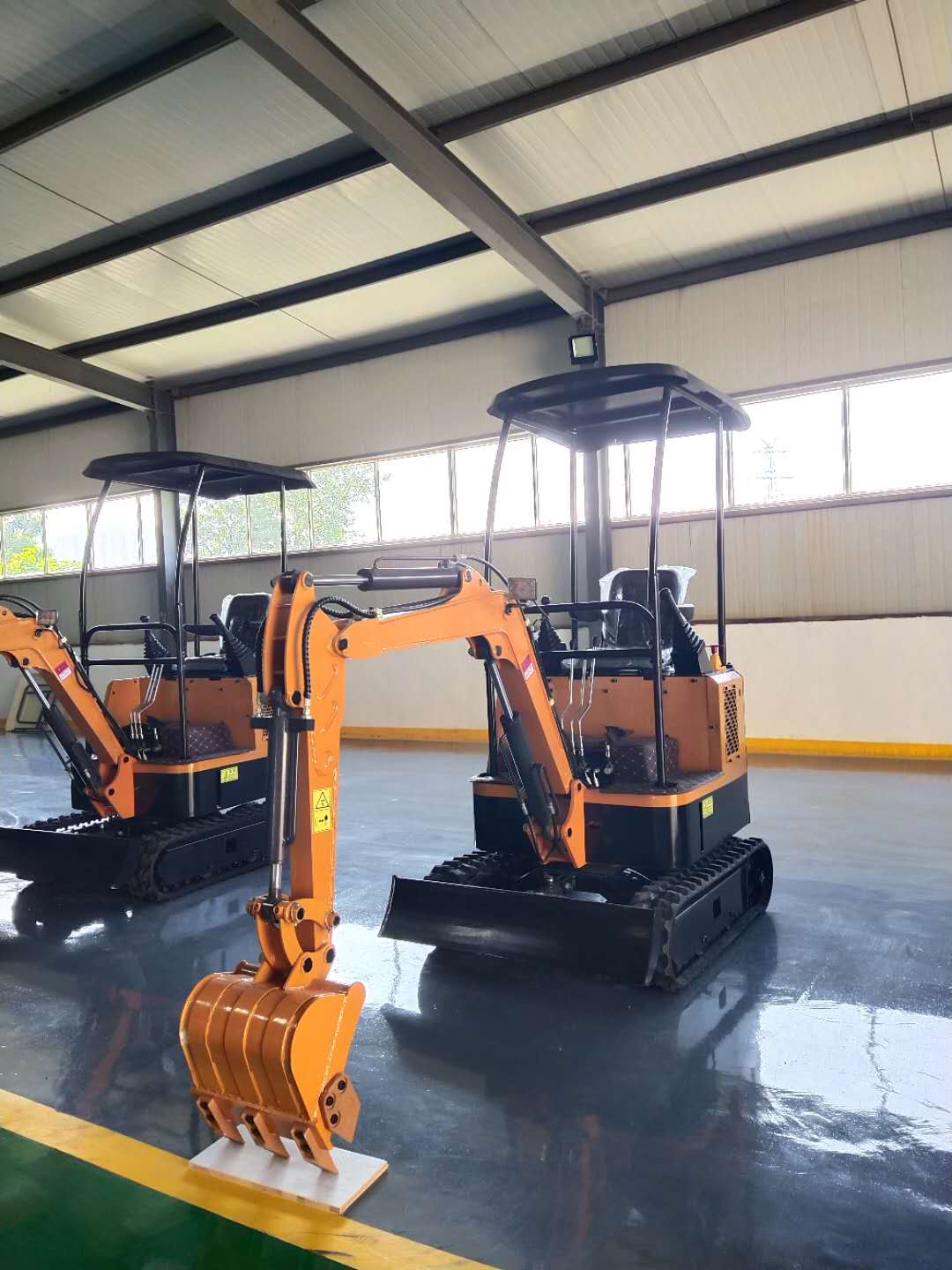 湖南婁底小型挖掘機(jī) 農(nóng)用果園 大棚*消耗性鉤機(jī)