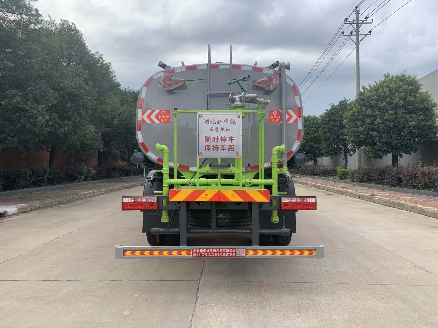 廣州東風天錦國六灑水車，12方綠化灑水車，馬力大壓力足，現(xiàn)車供應