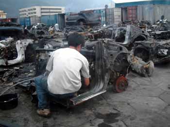 深圳回收?qǐng)?bào)廢車，深圳廢舊汽車回收拆解，*回收?qǐng)?bào)廢車公司