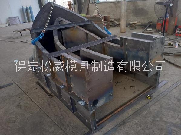 高速收費(fèi)島鋼模具 水泥收費(fèi)島模具 收費(fèi)島模具 生產(chǎn)基地