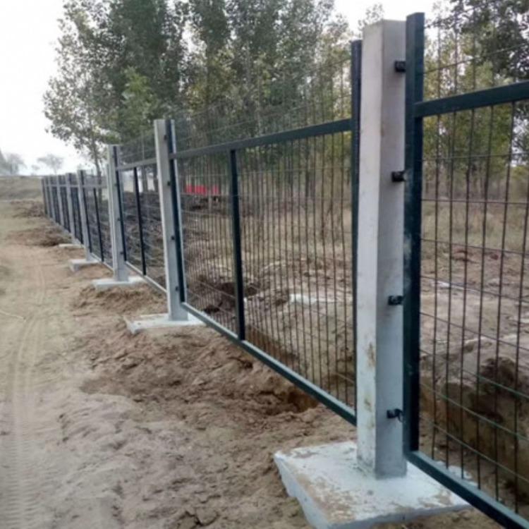 鐵路護(hù)欄網(wǎng) 護(hù)欄網(wǎng) 鐵絲網(wǎng)-馳寧絲網(wǎng)制品