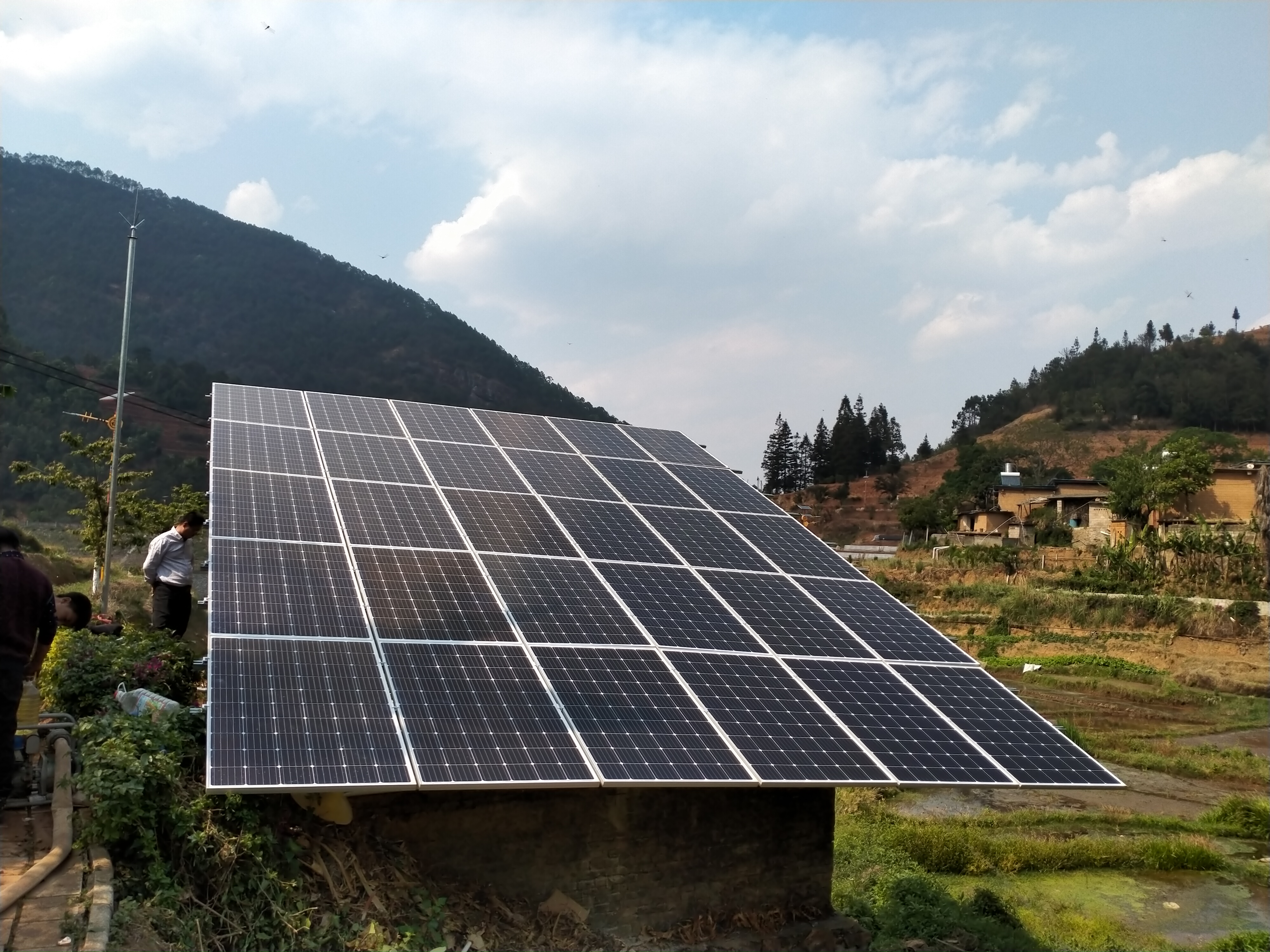 太陽能水泵深井泵立式泵 云南太陽能水泵 光伏提灌站 太陽能光伏水泵系統(tǒng) 太陽能發(fā)電系統(tǒng)