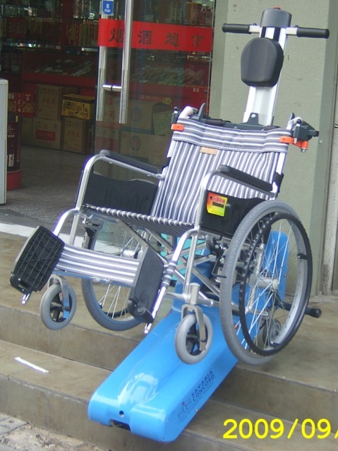 電動爬樓車北京利康質(zhì)量好，銷售，電話【北京溫馨利康醫(yī)療器械有限公司】 老年人電動爬樓車安全