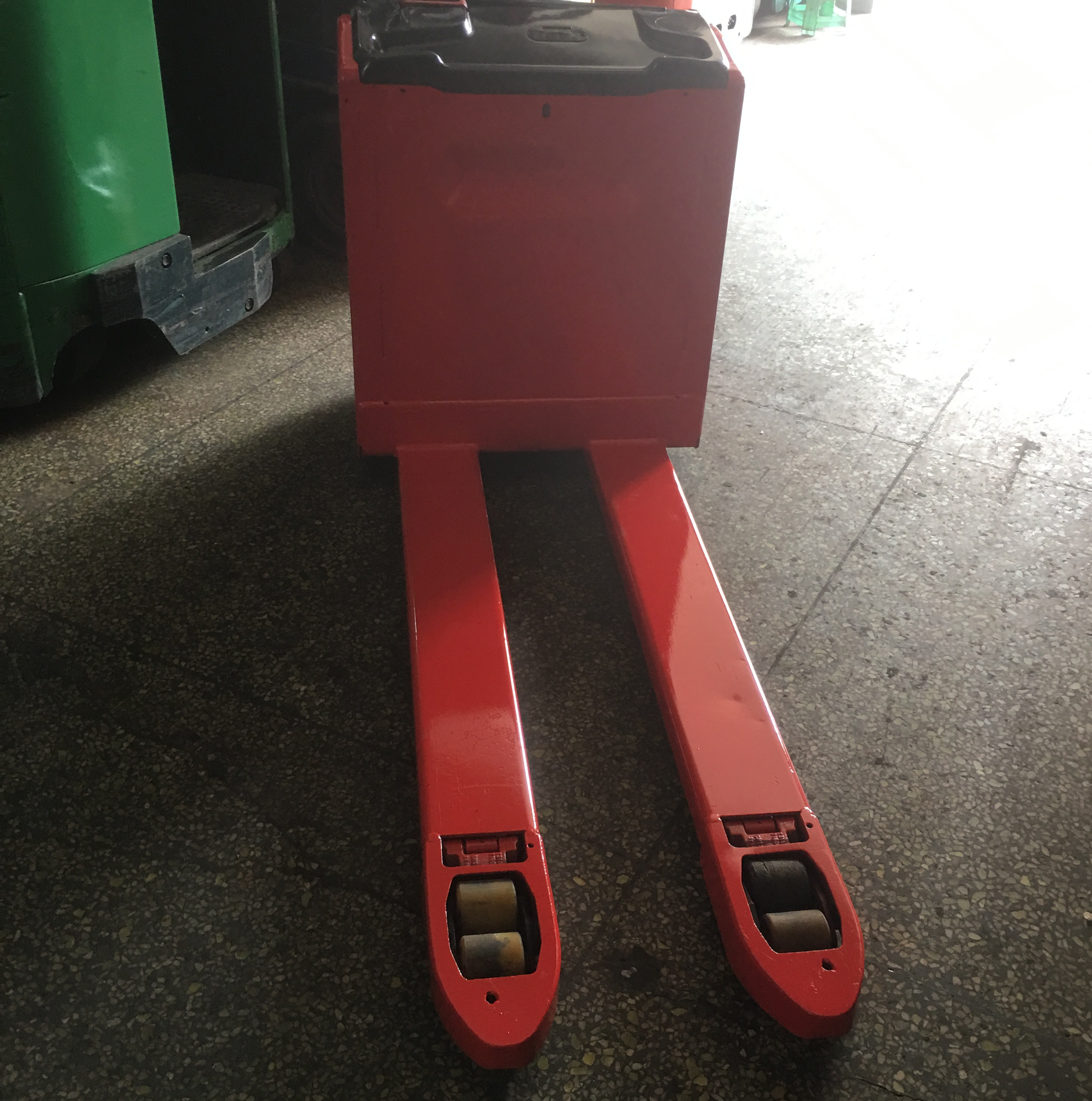 二手林德T20電動(dòng)托盤搬運(yùn)叉車2噸地牛