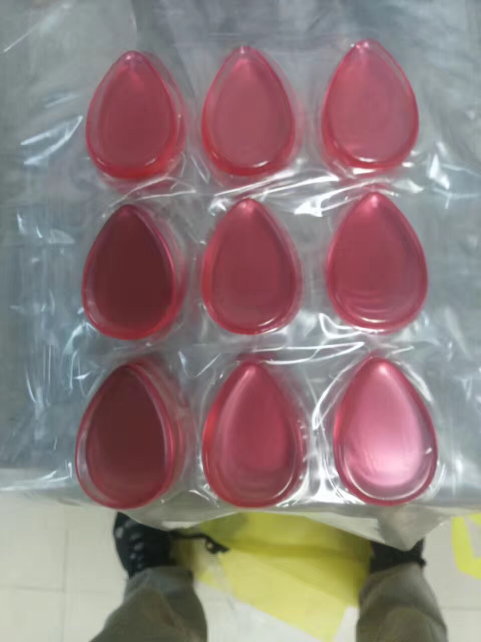 廠家*供應_雙組份液態(tài)硅膠注膠機/_硅膠粉撲灌膠機