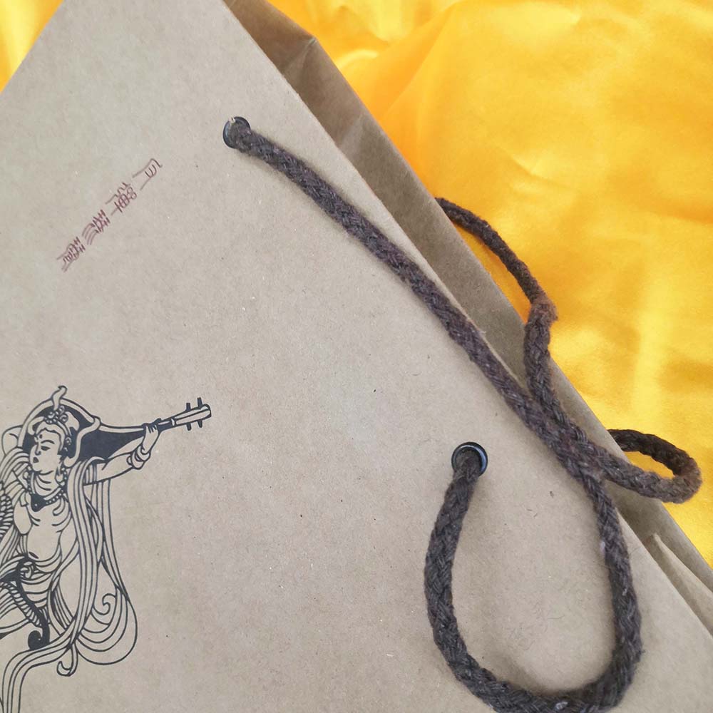 柳釘牛皮紙手提袋定制 購(gòu)物服裝手提紙袋 珠寶首飾禮品紙袋定做