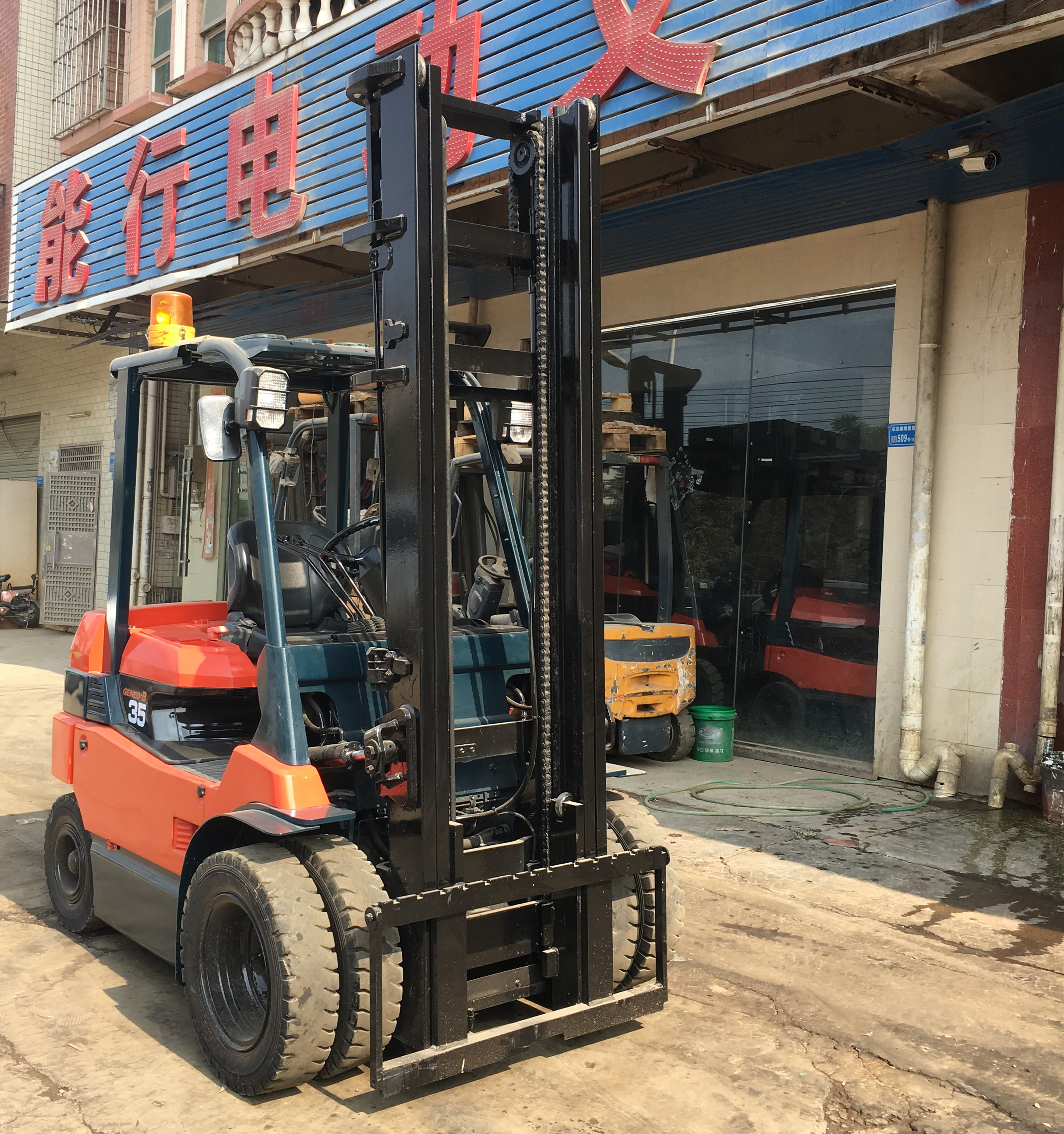 二手進(jìn)口豐田3.5噸叉車電動(dòng)叉車