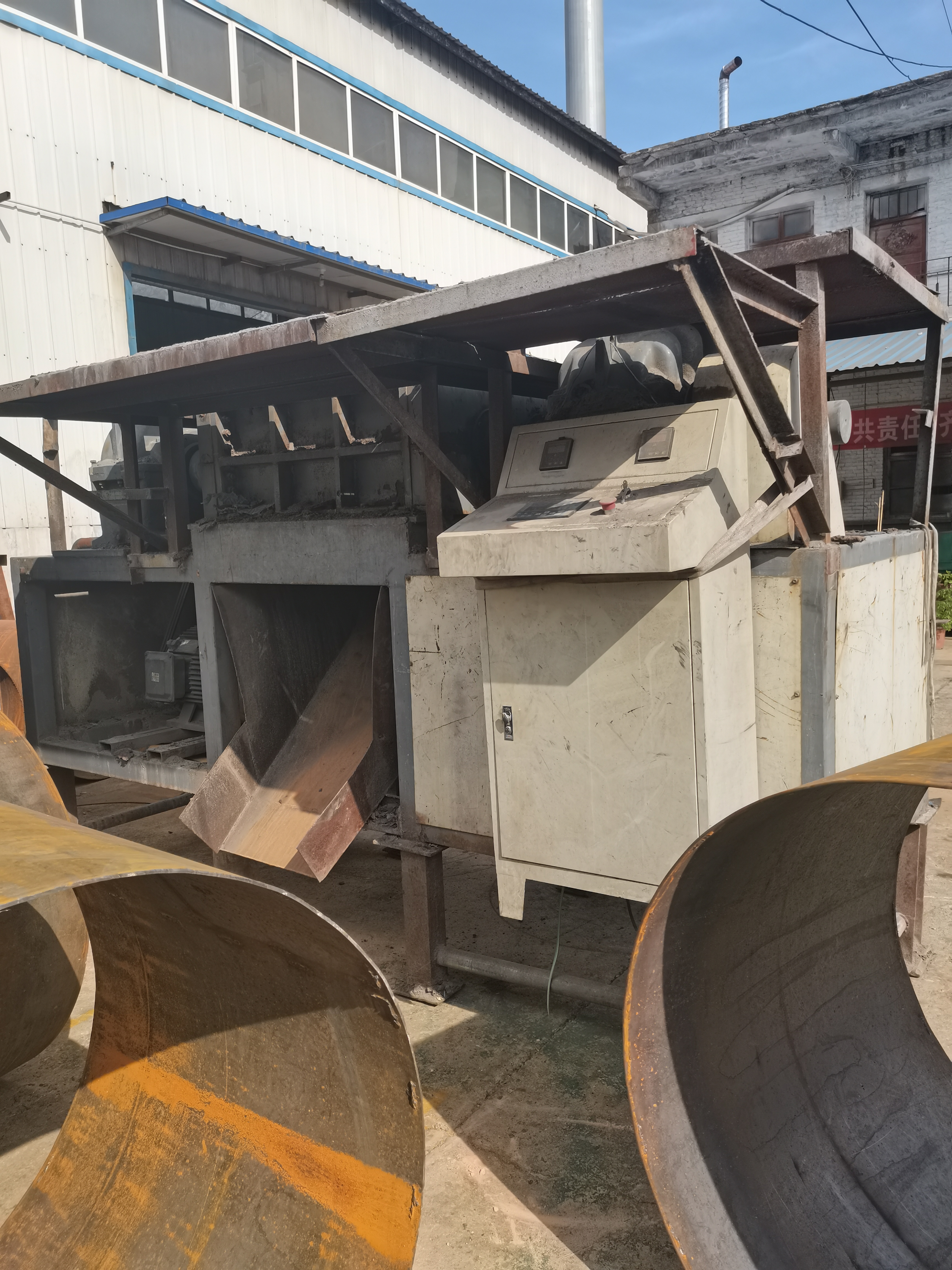 江蘇常熟二手造紙垃圾撕碎機(jī)800型5萬(wàn)