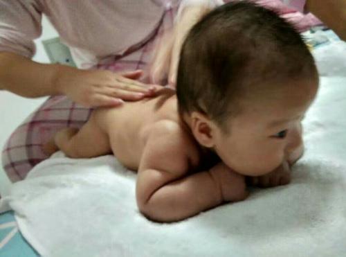 這是真的嗎？天津河北區(qū)嬰兒洗澡撫觸哪家好 嬰兒洗澡撫觸收費標(biāo)準(zhǔn)-天津市濱海新區(qū)孟姐家政服務(wù)部