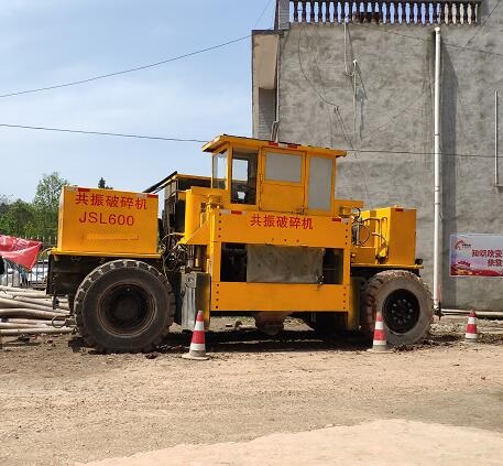 路面共振破碎機(jī)廠家出租 路面共振破碎機(jī)價格 廣東江西廣西浙江路面共振破碎機(jī) 碎石化施工