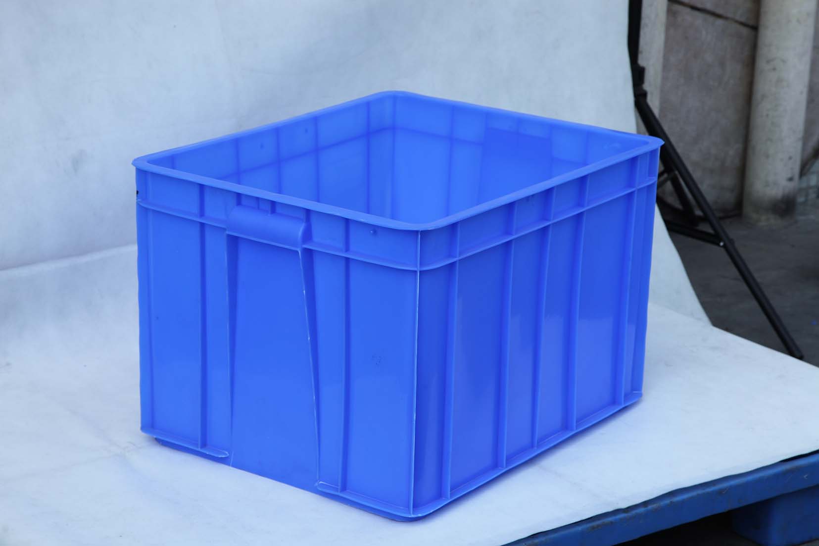 供應(yīng)全新料周轉(zhuǎn)箱優(yōu)質(zhì)塑料膠箱各類防靜電塑膠箱物料盒塑料方盤