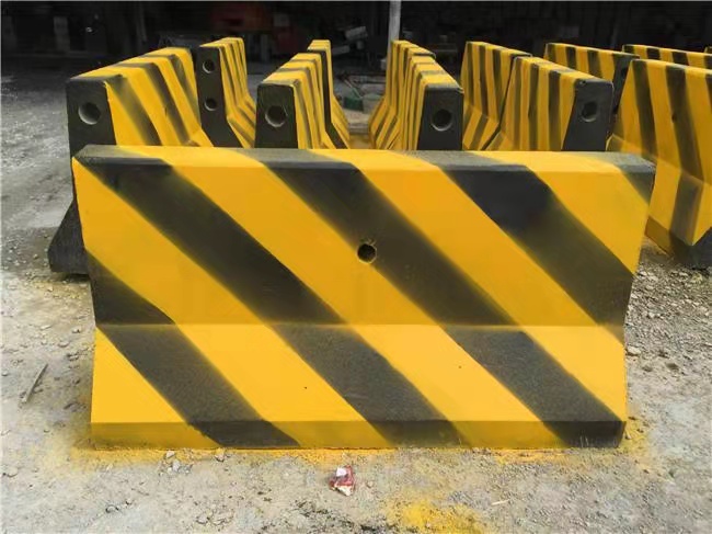 廣州海珠水泥墩批發(fā)  東莞寮步水泥墩批發(fā)價(jià)格  清遠(yuǎn)清城水泥墩哪家好