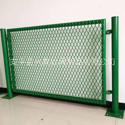 高速公路護(hù)欄網(wǎng) 防護(hù)網(wǎng)浸塑公路圍欄 顏色規(guī)格可定制 防護(hù)網(wǎng)浸塑公路 高速公路護(hù)欄網(wǎng)