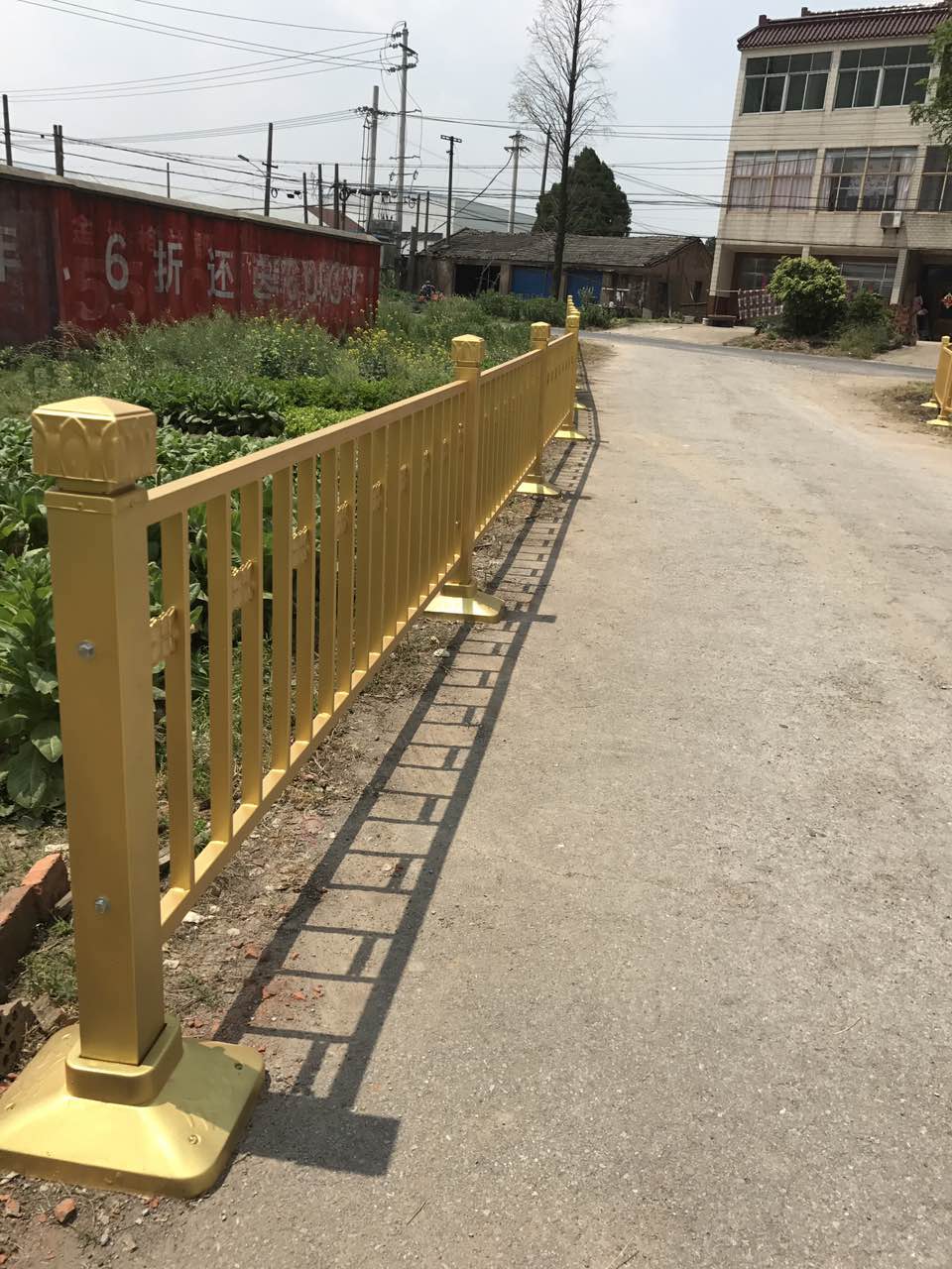 黃金市政道路護(hù)欄 黃金蓮花道路護(hù)欄