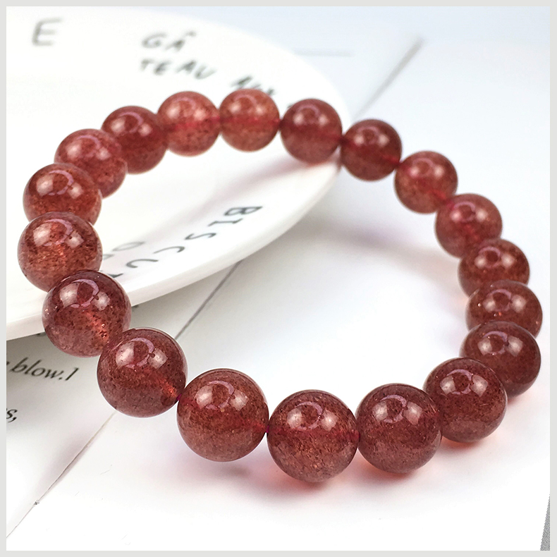 批發(fā)天然水晶莫桑比克鴿血紅草莓晶手鏈金砂點(diǎn)草莓晶手鏈可塘廠家