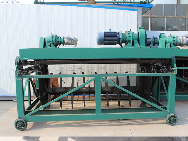 華之強(qiáng)有機(jī)肥設(shè)備簡(jiǎn)易槽式發(fā)酵堆肥翻堆機(jī)整套生產(chǎn)線定制