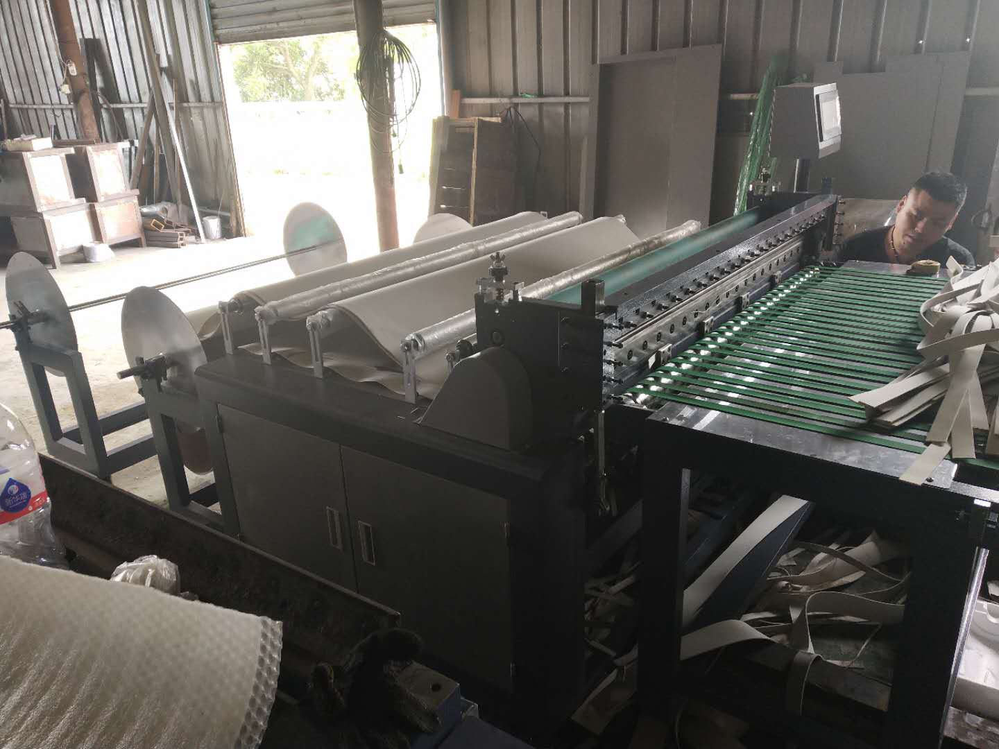 全自動皮革裁剪機