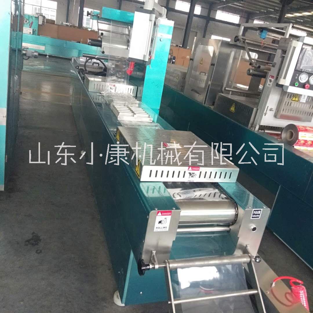 山東小康爆肚拉伸膜真空包裝機(jī) 全自動(dòng)連續(xù)真空封口機(jī) 鹵肉真空氣調(diào)包裝機(jī)