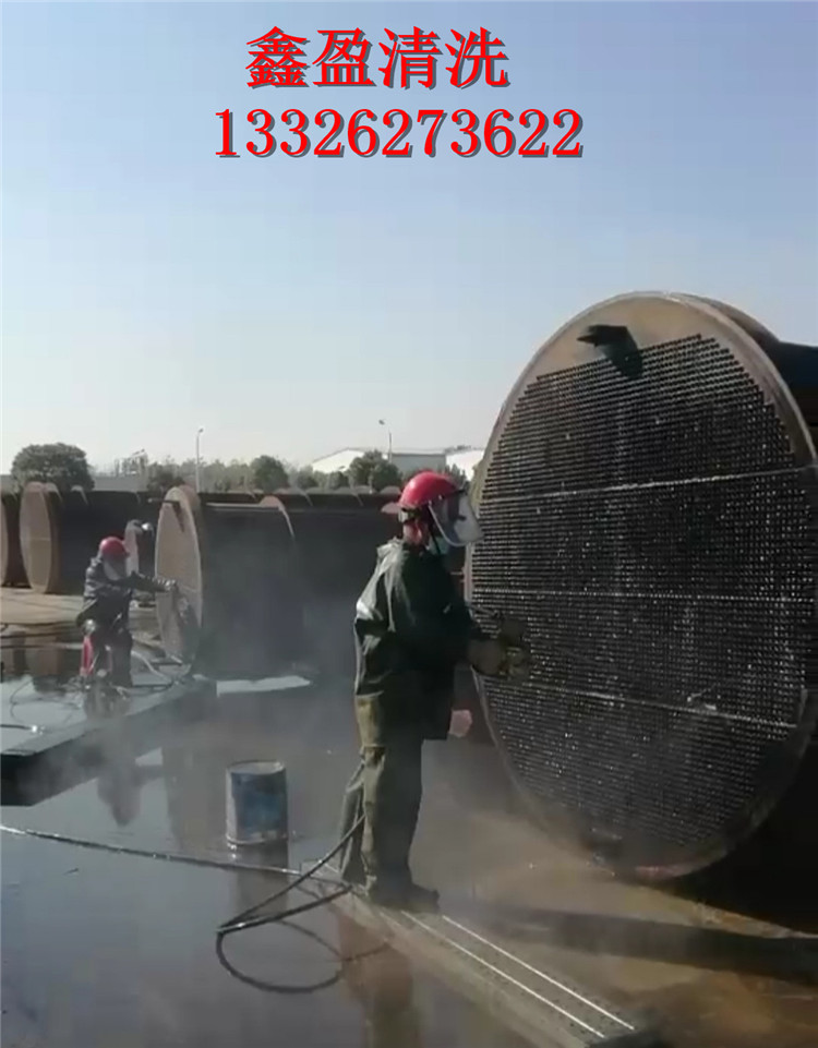 天津加油站儲油罐清洗-專業(yè)清洗各種油罐