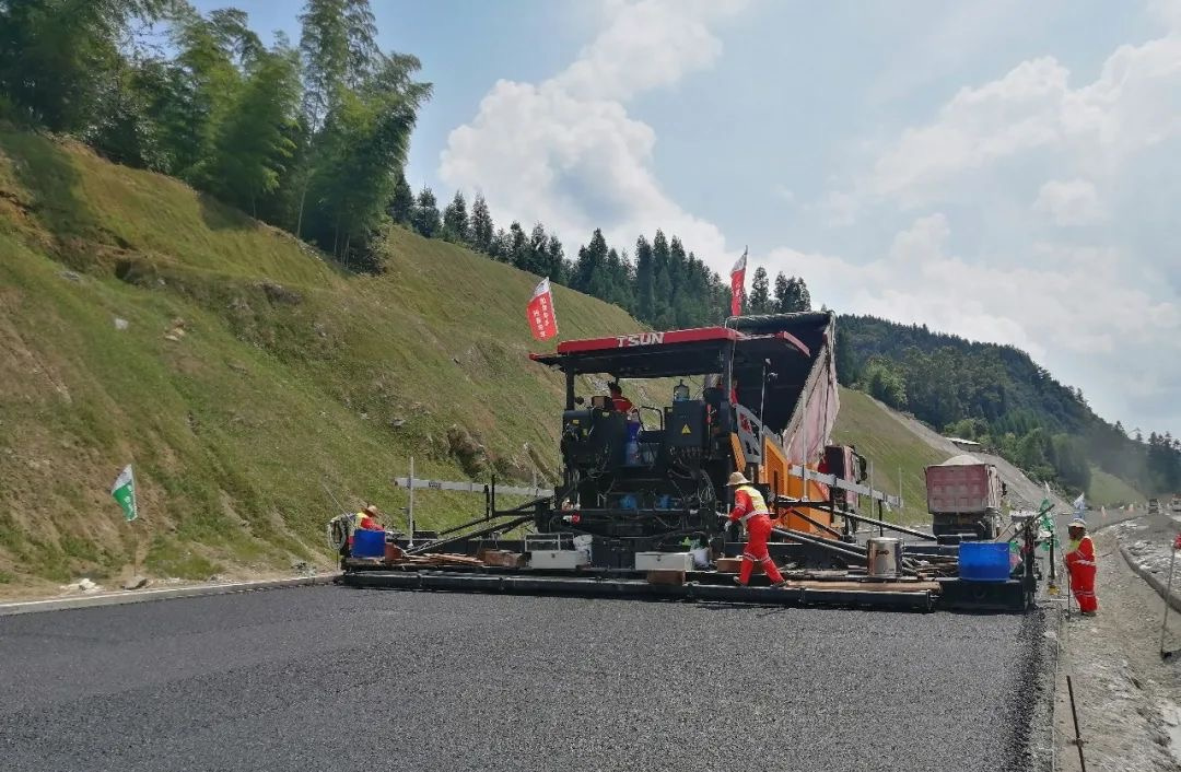 天順長(zhǎng)城18米攤鋪機(jī)、天順長(zhǎng)城攤、16米18米20米22米