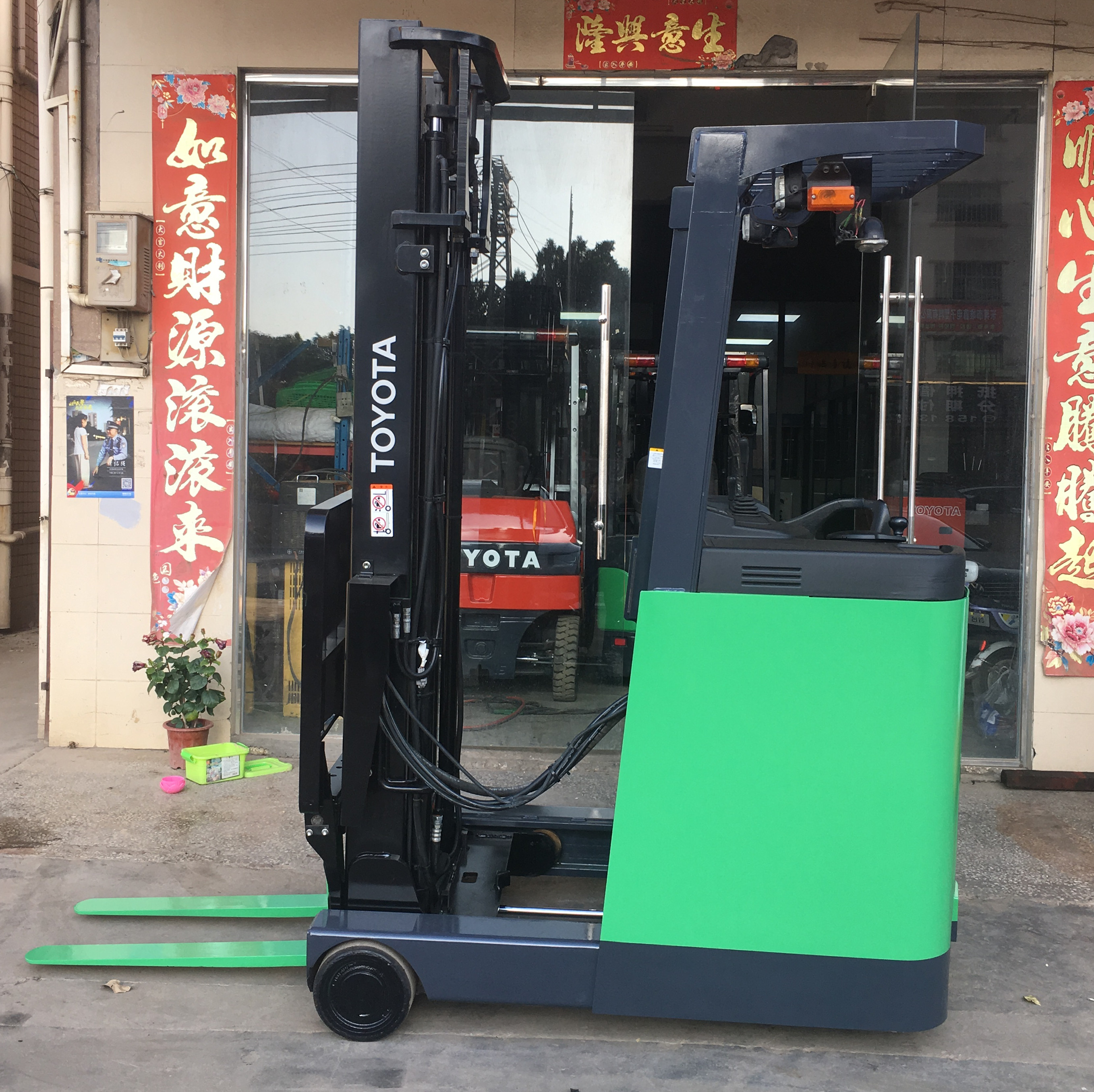 二手豐田1.3噸前移式電動叉車兩節(jié)升高4米 豐田前移式電瓶叉車